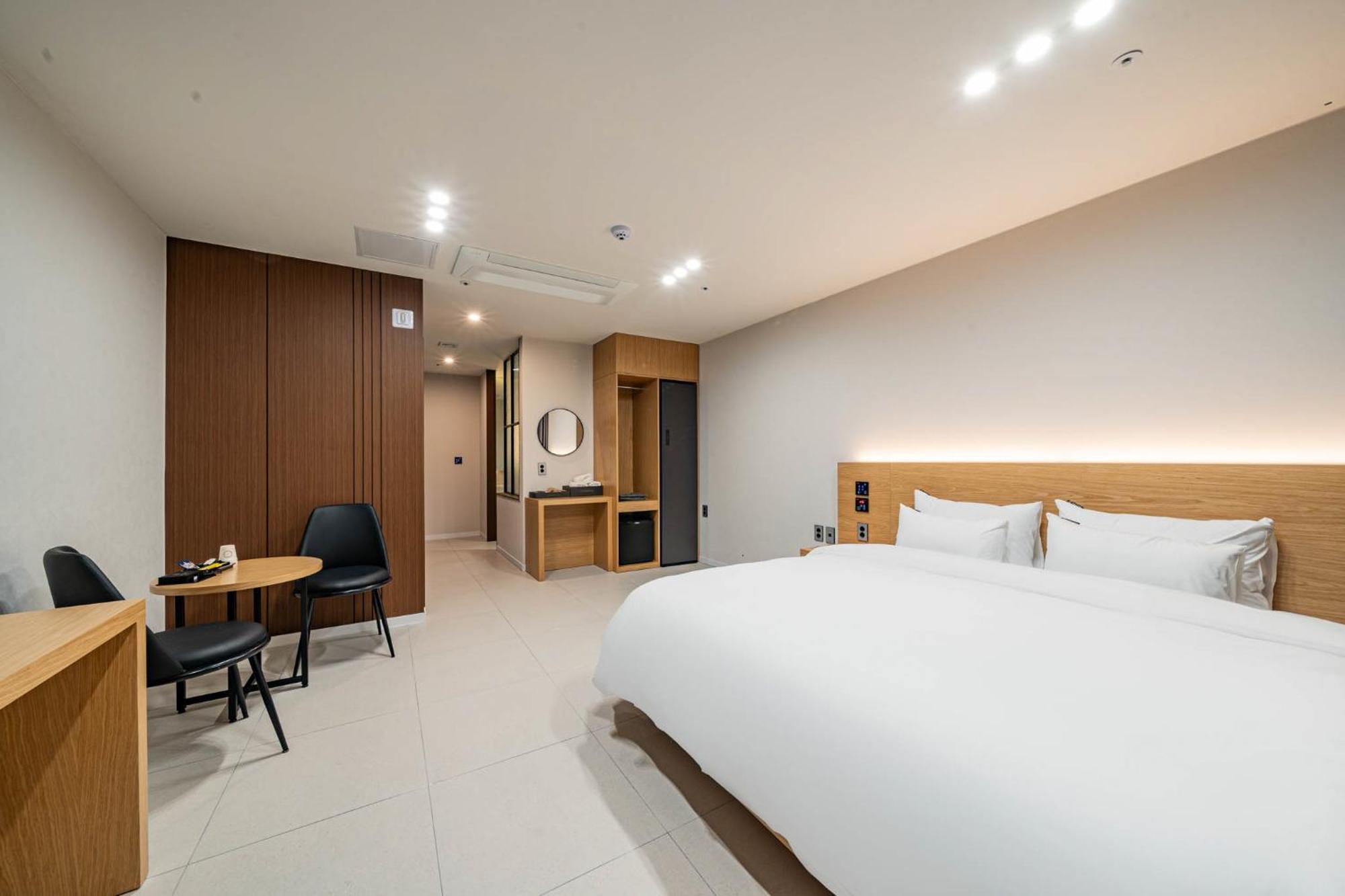 Mokpo Brown Dot Hotel Namak Exterior foto